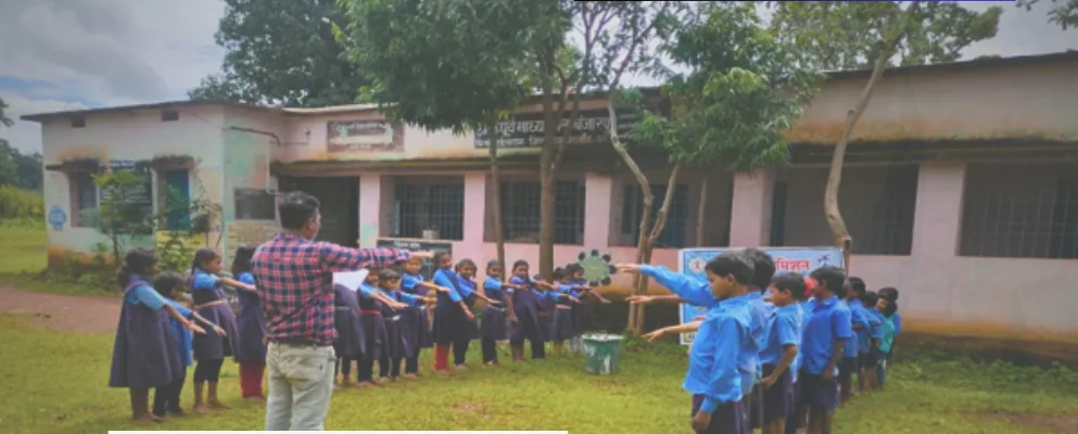 Students and community participants in an AMSP hygiene pledge